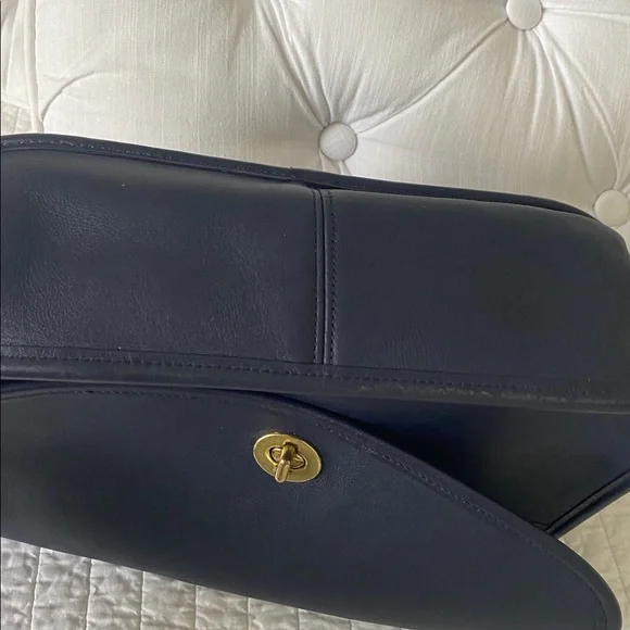 Vintage Coach Citi bag style 9790 in navy blue leather with brass hardware - Picture 4 of 8